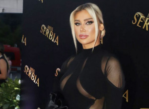 IVANA NIKOLIĆ BEZ BRUSHALTERA SA PROREZIMA NA NEZGODNOM MESTU: Na izboru za Mis kao nacrtana - nema zgodnije (FOTO)