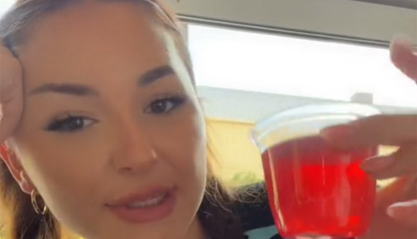 EVO KAKO DA POBEDITE STRAH OD LETENJA AVIONOM: Sve što vam treba su žele i maramica! (VIDEO)