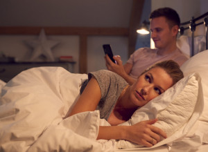 MUŽ ME VARA SA MUŠKARCEM ZBOG JEDNOG SAM SIGURNA U TO: Spavali su u istom krevetu, a tvrdi da nisu bili intimni