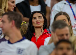 NA TRIBINAMA I ŽENA I LJUBAVNICA: Fudbaler glumio savršenog muža, sad mu sve laži došle glave