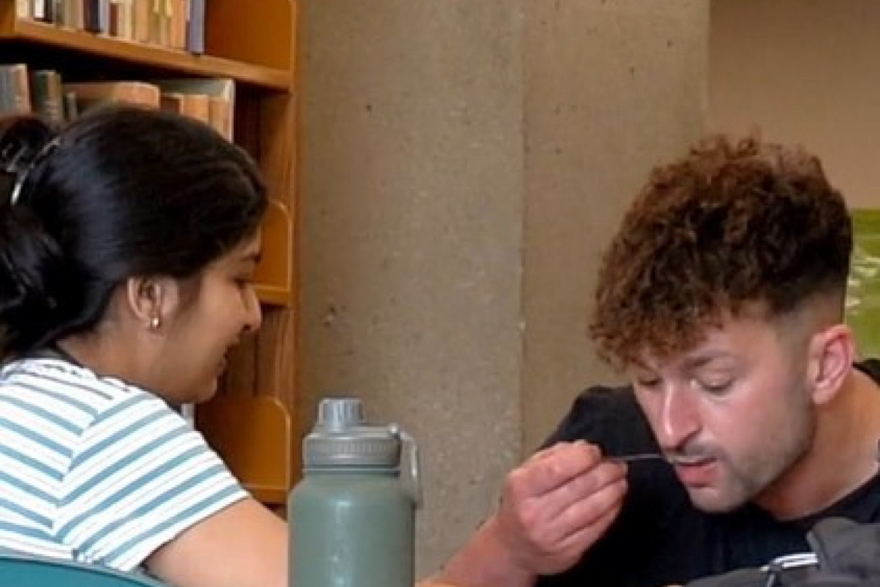 DOBILA JE OTKAZ NA POSLU, ALI MU JE NASMEJANA PONUDILA HRANU: Ono čime joj je momak uzvratio, nateralo je studentkinju na suze!