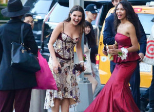 TOM KRUZ ZBOG SEKTE NIJE DOŠAO ĆERKI NI NA MATURU: Ona prvi put uslikana sa dečkom, jedan detalj svima privukao pažnju!