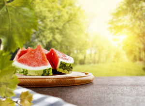 SVI LUBENICU JEDEMO DOK "NE PUKNEMO", A TO JE GREŠKA! Endokrinolog otkriva koliko kriški smemo pojesti i kad postaje opasna