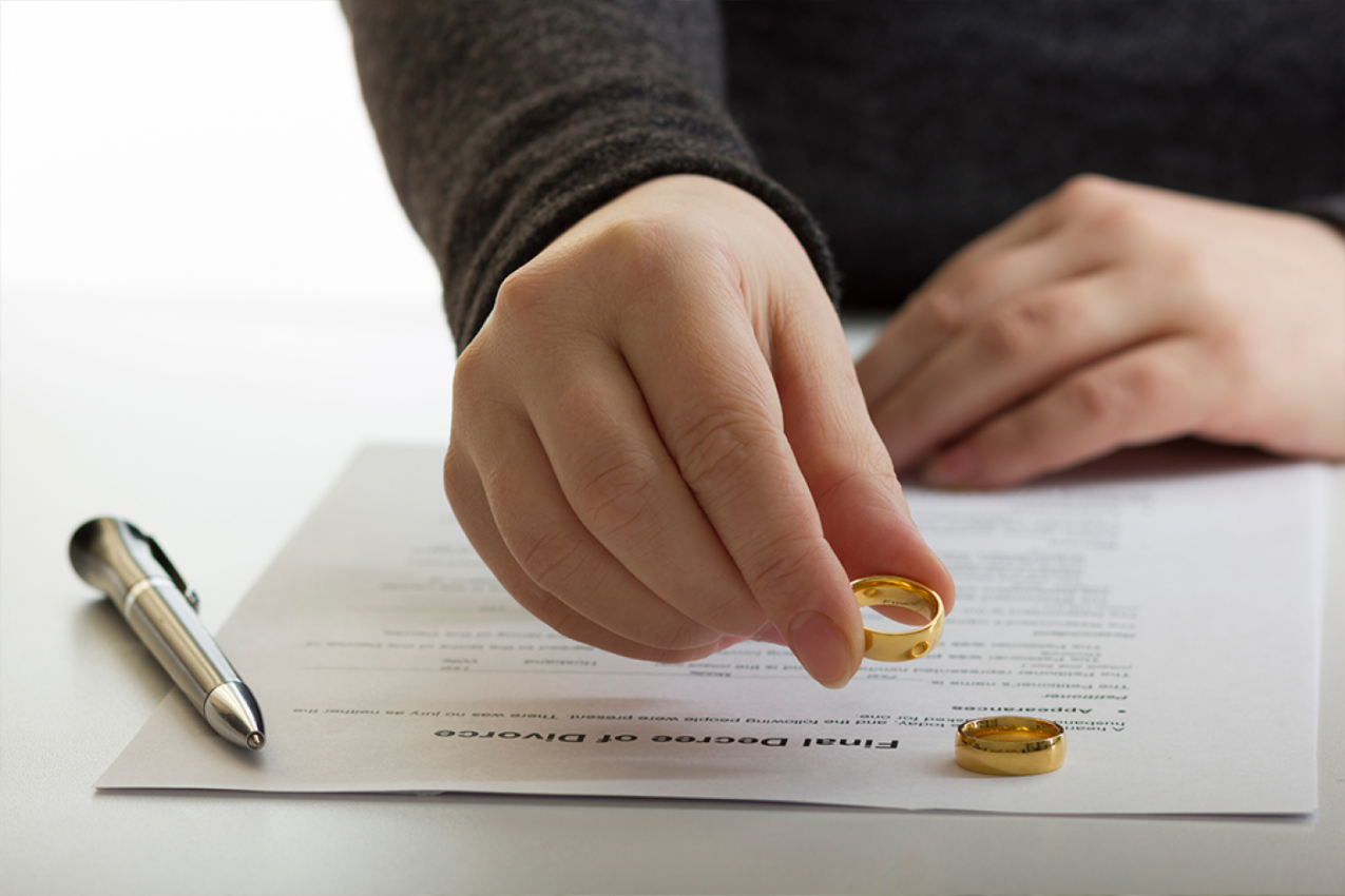 ČUVENI ADVOKAT ZA RAZVODE TVRDI: Dve stvari dovode do kraha braka, muškarci, lenji ste, treba vam 10 sekundi!