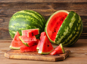 DR KALABIĆ OTKRILA KOJE LUBENICE SU OPASNE PO ZDRAVLJE: Mogu da budu otrovne, evo kako da ih testirate!