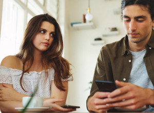 HTEO SAM DA OČISTIM STAN, ALI SAM OTKRIO ŽENINU TAJNU! U ormanu je krila kutiju koja otkriva da godinu dana živi u laži
