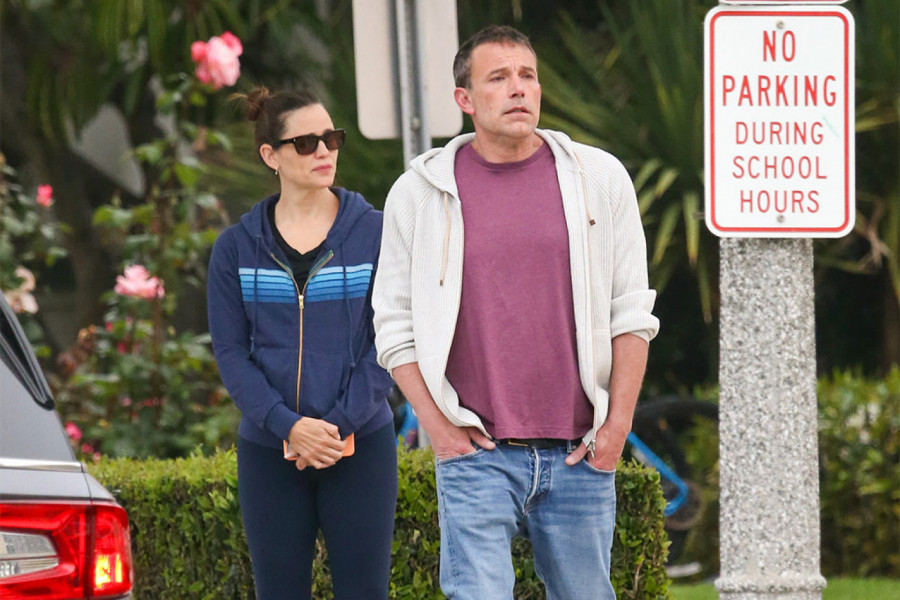 U JEKU RAZVODA SLAVNI GLUMAC SE NE ODVAJA OD BIVŠE: Leti s jedne Dženifer na drugu, istorija se ponavlja