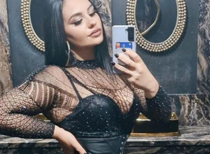 POLICAJKA UHVAĆENA U VRELOJ AKCIJI SA ZATVORENIKOM: Njegov cimer radio sramnu stvar dok su oni uživali