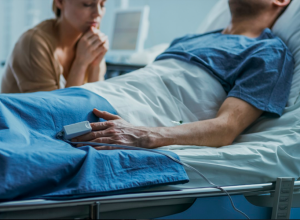 BRIŽNI MUŽ JE POSTAO MONSTRUM, PRETIO MI PIŠTOLJEM I UHODIO ME: Poziv iz bolnice objasnio sve - ovo su simptomi bolesti