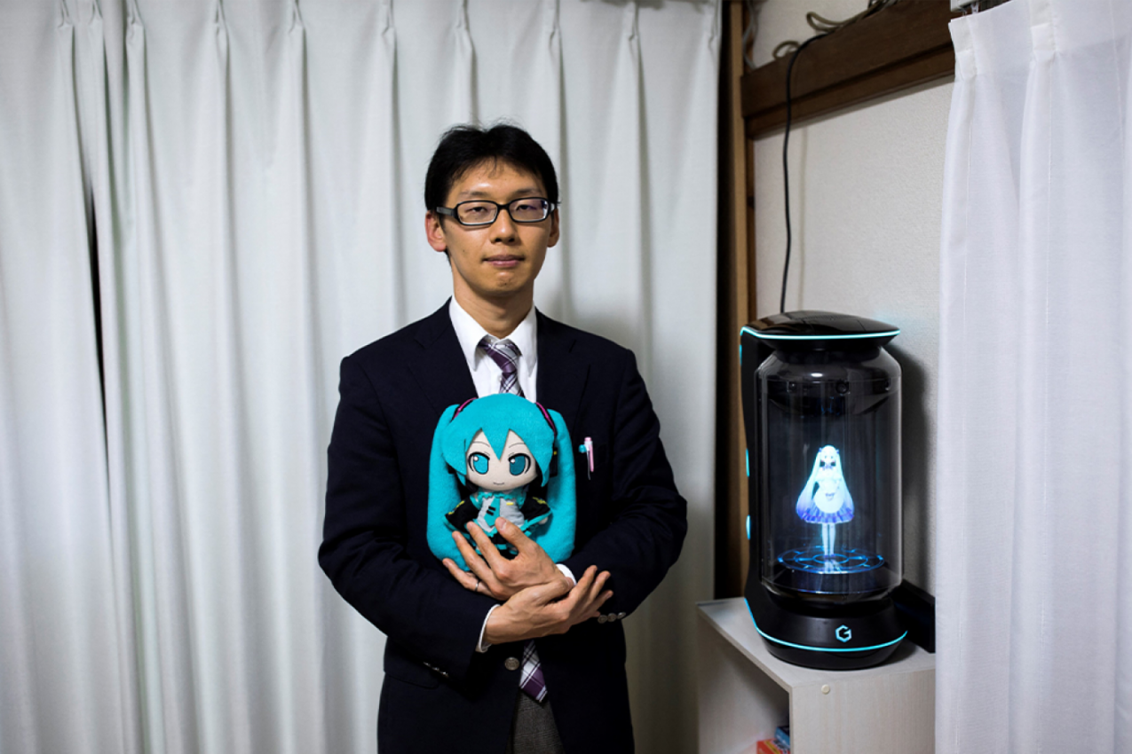 OŽENIO SE LUTKOM IZ VIDEO IGRE! Čekao je 35 godina i otkrio kako im izgledaju intimni odnosi - BIZARNO!