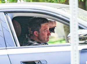 BEN AFLEK NE SKIDA OSMEH, U NJIHOVOM DRUŠTVU KAO PREPOROĐEN: Nove fotografije pokazuju šta deca misle o očevom razvodu