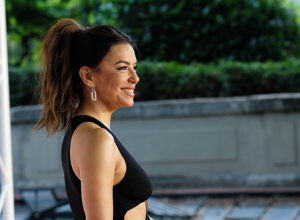 DRSKO NOSI MIKRO BIKINI, A I SVOJIH 49 GODINA: Skinula se i pokazala šta znači samopouzdanje i prihvatanje sebe