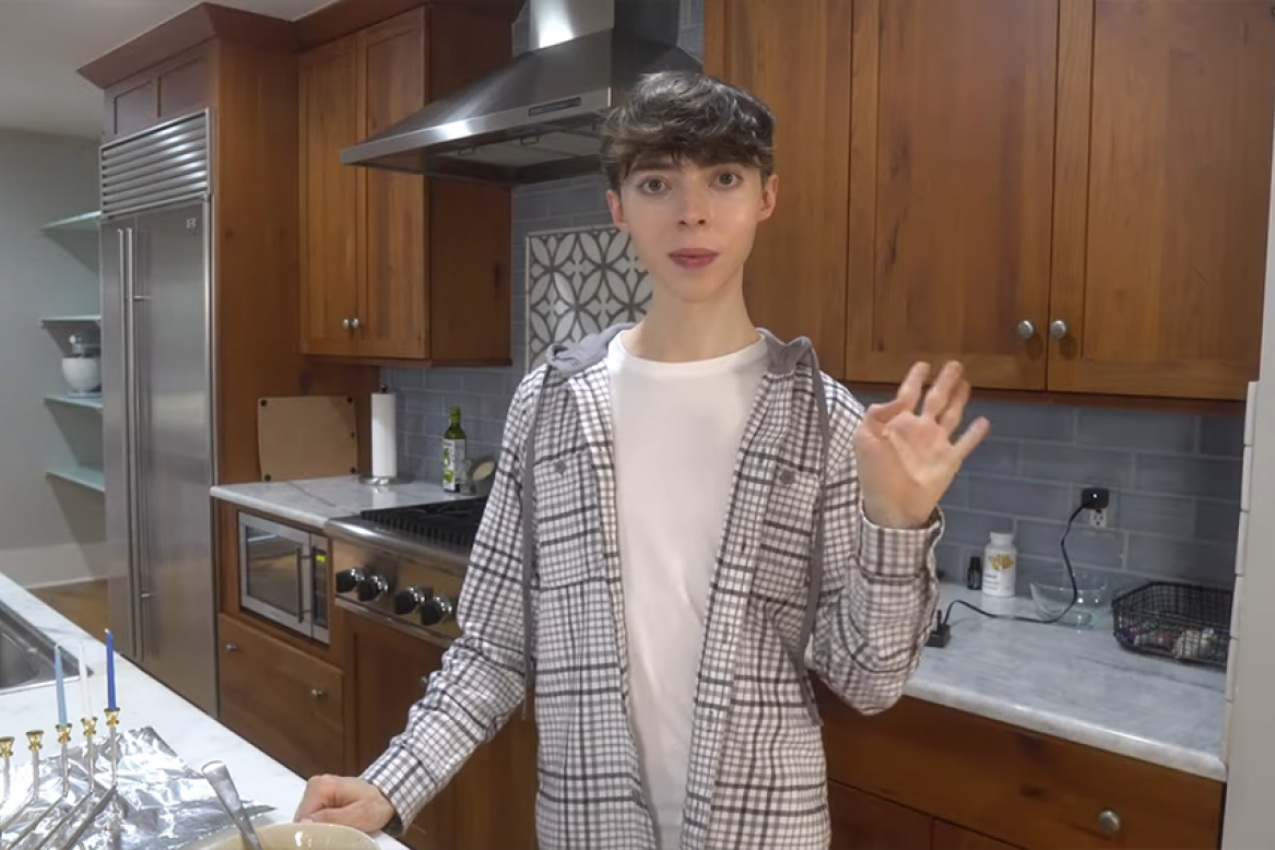 MISLE DA MU JE 15, A ŠOKIRAĆETE SE KADA ČUJETE KOLIKO IMA GODINA! Poštuje dva pravila zbog kojih je kao dečak