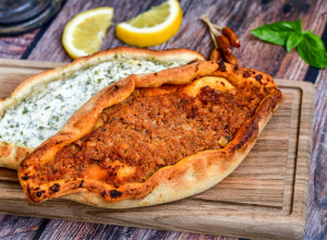 TURSKI PIDE: Specijalitet sa posebnom pripremom, nalik pici, ali mnogo bolje