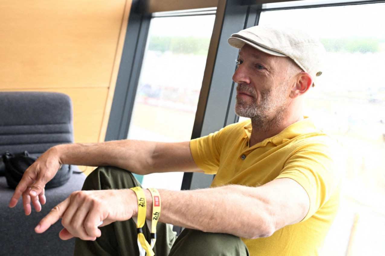 POSLE MONIKE BELUČI ŠETA SAMO PILETINU: Smatrali su ga ružnjikavim tipom, on zaveo još jednu mlađu i ne odvaja se od nje!