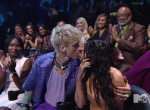 SKANDAL U HOLIVUDU: MAŠIN GAN KELI VARAO TRUDNU MEGAN FOKS? Videla mu je šokantan sadržaj u telefonu samo nekoliko nedelja nakon što su otkrili da će dobiti bebu!