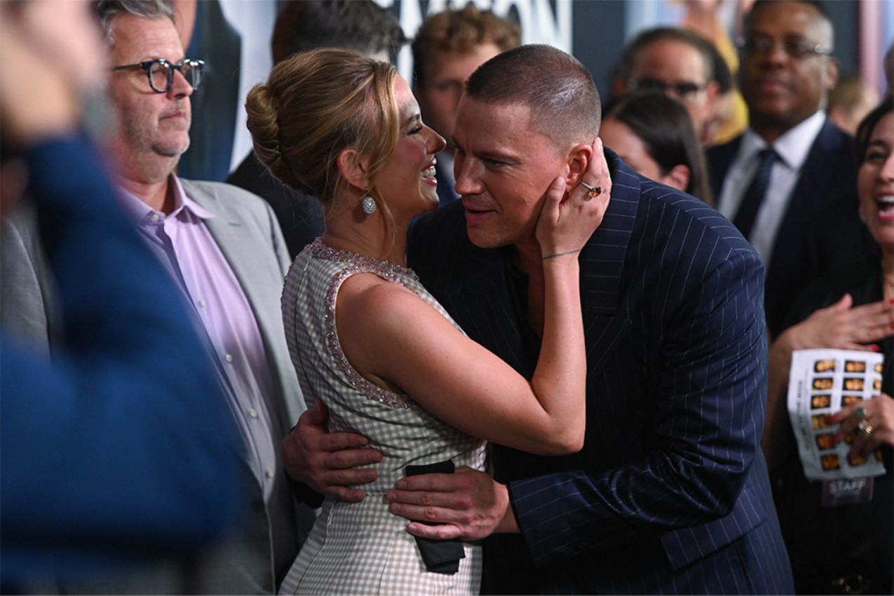 GLUMAC VERIO PRELEPU KOLEGINICU, A UVIJAO SE NA GEJ PARADI: Ostavio ženu i dete, pa ljubio slavnu pevačicu (FOTO)