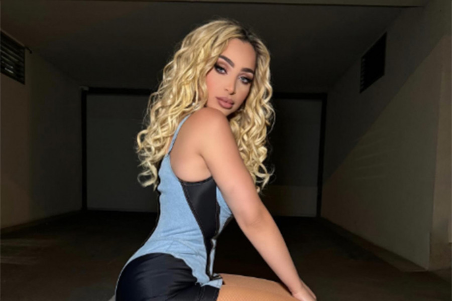 MAJA BEROVIĆ NAVUKLA MREŽICU: Crveno je njena boja, ovo je dokaz da nikome uska haljina ne stoji kao njoj (FOTO)