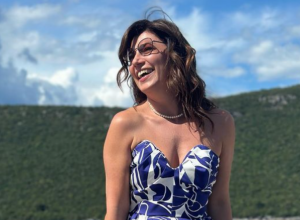 GLUMICA POKAZALA VRHUNSKE NOGE U MALENOM ŠORTSU: Marijana Mateus joj poručila da joj leto "nikad bolje nije stajalo"