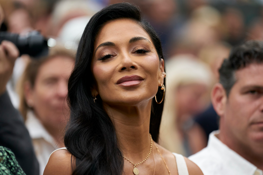 DEKOLTE NAJVATRENIJE CRNKE UMALO ZAUSTAVIO VIMBLDON: Gazi petu deceniju, iz haljine sve kipi - i svi pilje samo u nju