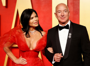 BOTOKSIRALI SE NA MAKS, OBOJE PROMENILI LIČNI OPIS: Verenicu najbogatijeg čoveka s razlogom zovu plastična ljubavnica!