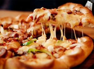 BOLJE NEGO U PICERIJI: Uz ovaj recept za testo nema greške - pica će biti nikad hrskavija i ukusnija, a tajna je u jednom triku!