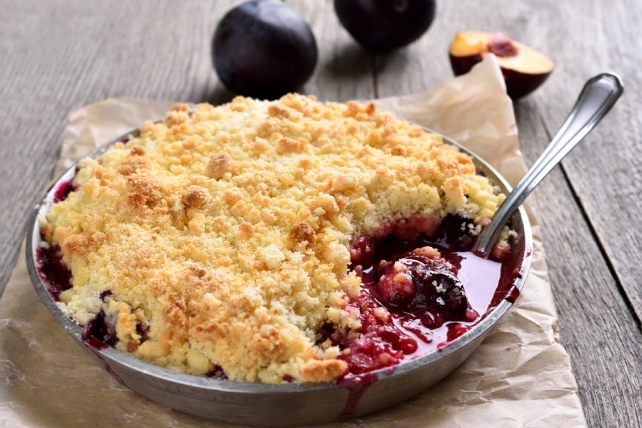 LAŽNI KOLAČ SA ŠLJIVAMA: Spoj hrskavog i kremastog, bogat crveni fil će vas ostaviti bez daha