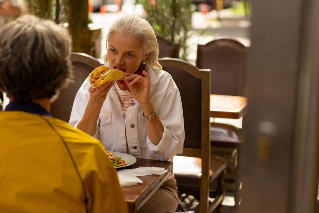 NA OVIH 6 NAMIRNICA ZABORAVITE POSLE 50. GODINE: Izbacite ih iz ishrane, jako su loše za jetru i mozak