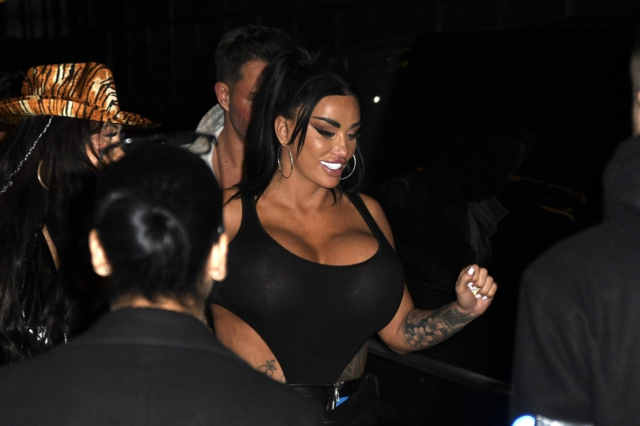 STARLETA 17. PUT OPERISALA GRUDI: Nove cice pokazala u leopard printu -  dekolte se jedva drži! (FOTO)