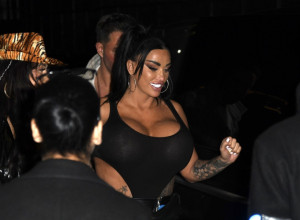 STARLETA 17. PUT OPERISALA GRUDI: Nove cice pokazala u leopard printu -  dekolte se jedva drži! (FOTO)