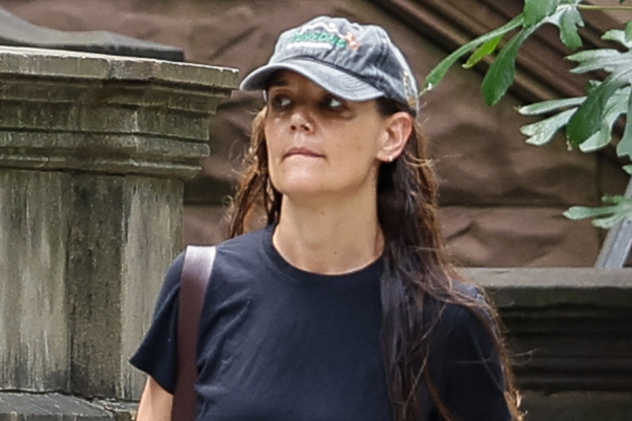 BIVŠI MUŽ JOJ JE U SEKTI, A ONA SE POJAVILA SA MASNICOM ISPOD OKA: Pokušala da je sakrije, ali ovo se vidi iz aviona!