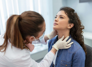 OVO SU SIMPTOMI BOLESNE ŠTITNE ŽLEZDE: Upozoravaju vas da ne radi kako treba, ali mnogi ne primećuju