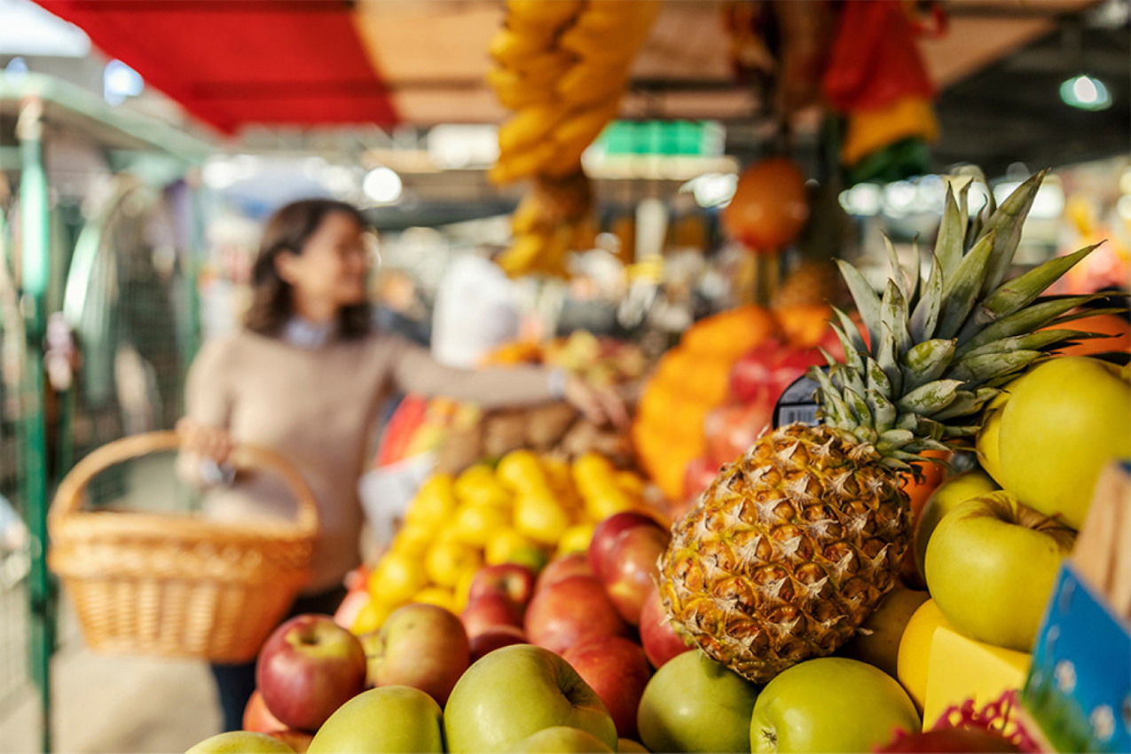 90 ODSTO SRBA SVAKI DAN PIJE OVAJ NAPITAK, A NE ZNAJU DA ON UNIŠTAVA KRVNE SUDOVE: Dr Borović tvrdi da je voće bezbedno jedino ako ga ovako perete
