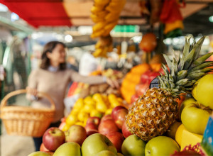 90 ODSTO SRBA SVAKI DAN PIJE OVAJ NAPITAK, A NE ZNAJU DA ON UNIŠTAVA KRVNE SUDOVE: Dr Borović tvrdi da je voće bezbedno jedino ako ga ovako perete