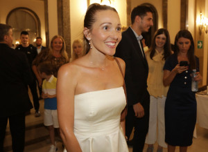 JELENA ĐOKOVIĆ SE UVUKLA U MALENU HALJINU NA PROSLAVI SPORTISTA! Istakla svoj najlepši adut, izgleda mlađe nego ikad