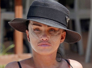 RIJALITI ZVEZDA JE ZBOG OVIH GRUDI PRKOSILA ZATVORU: Pobegla da se operiše, pa se javno pohvalila rezultatima (FOTO)