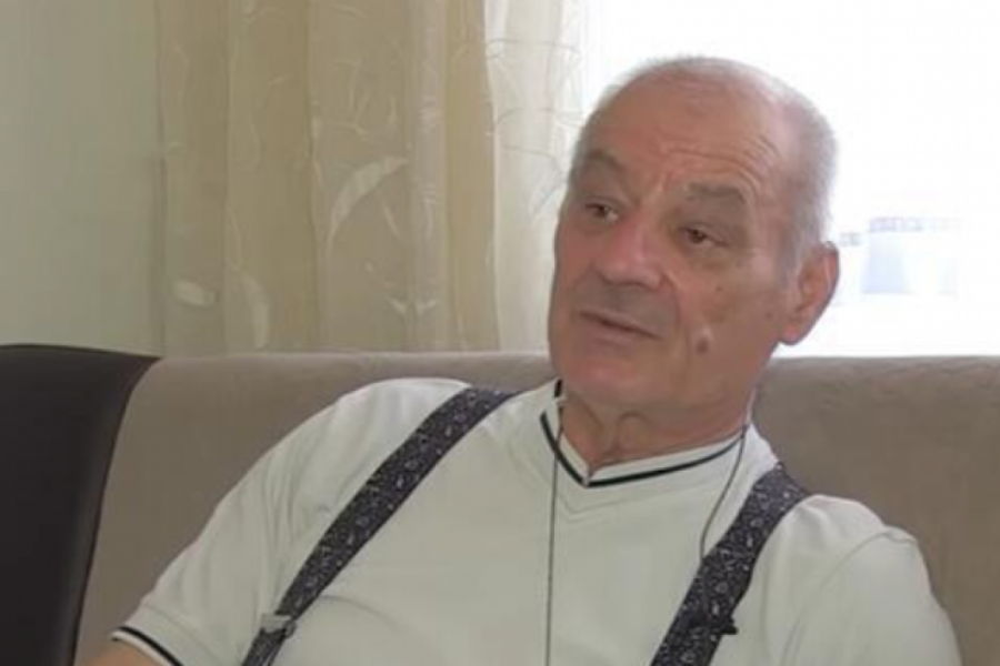 NE NOSE SVI HEROJI PLAŠT: Ovaj deda je posle razvoda sina i snaje usvojio tri unuka, da ne bi završili u domu (VIDEO)