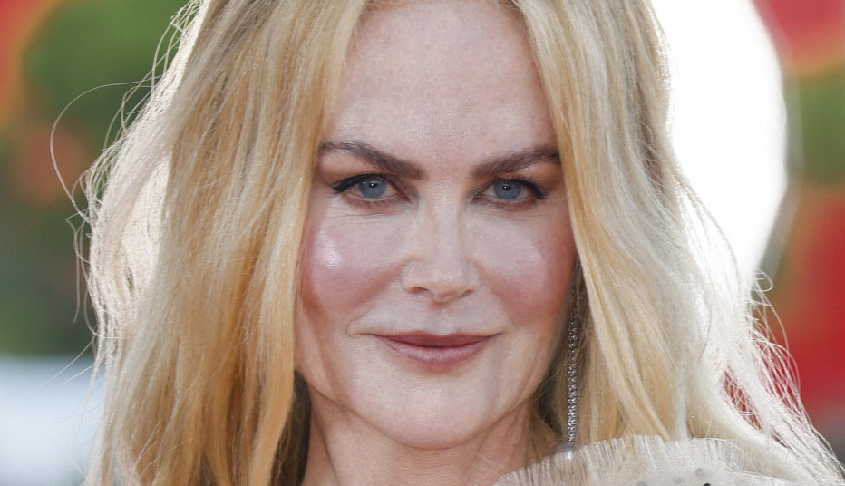 OD LICA SLAVNE GLUMICE U VENECIJI PODILAZI JEZA: Doktorka pobrojala šta je radila - to ne može bez operacije!