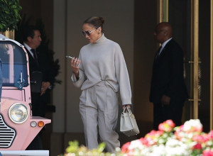 DŽENIFER LOPEZ BACA PARE KAO LUDA POSLE RAZVODA: Zavrteće vam se u glavi od astronomske cifre koju troši za 24 sata!