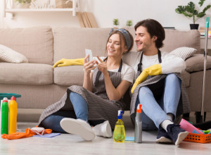 SUPRUG VAM NE POMAŽE U SREĐIVANJU KUĆE? Jedna žena otkrila je supertrik kako da ga naterate da počne! (VIDEO)