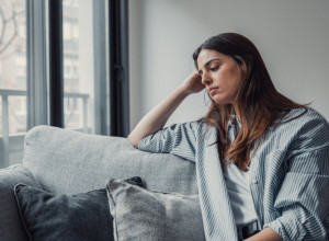 OVA ŽENA DOŽIVLJAVA VRHUNAC ČAK 25 PUTA DNEVNO: "Najčešće se događa u određeno doba dana, a kada pokušam da sednem usledi nešto još gore"