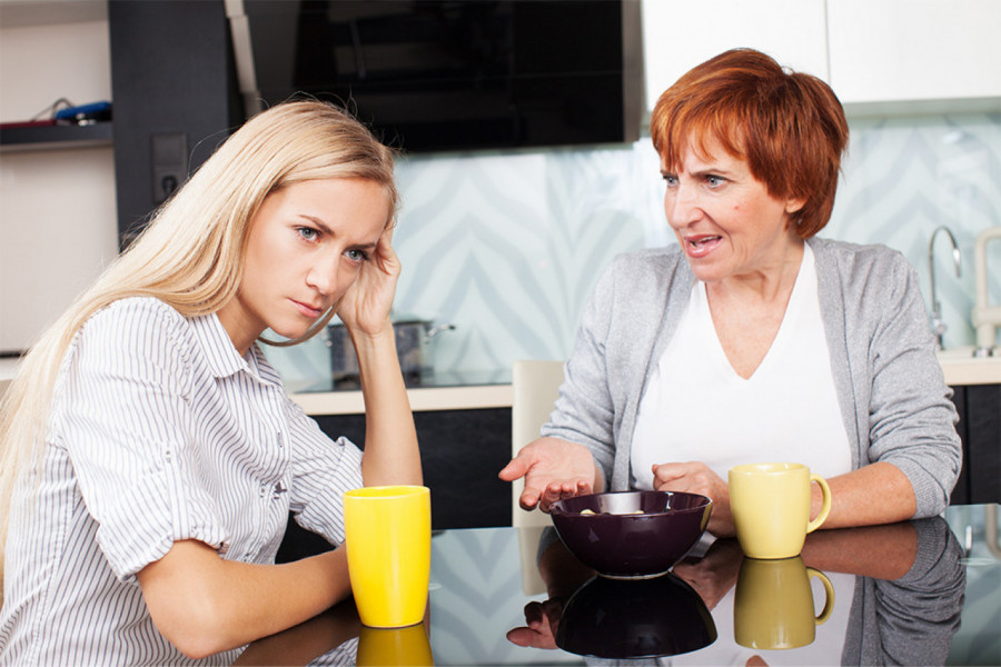IZBACILA SAM SVEKRVU IZ NAŠEG BRAČNOG KREVETA, A TEK ONDA JE USLEDIO HAOS! Zbog onoga što je moj muž uradio nema sam danima