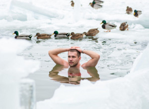 MUŠKARCI U PANICI ZBOG "ZIMSKOG PENISA", pa se oglasio čuveni lekar: Oni su u najvećoj opasnosti!