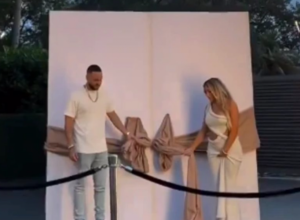 OVO JE NAJBIZARNIJI NAČIN OTKRIVANJA POLA IKAD: Par razapet na mrežama, kada su razvezali mašnu ljudi se skamenili od prizora! (VIDEO)