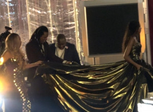 OPTUŽEN ZA SILOVANJE, A POZIRAO SA ĆERKOM NA PREMIJERI DEČJEG FILMA: Svi pričaju o Džej Ziju i maloj Blu Ajvi koja je ISTA Bijonse!