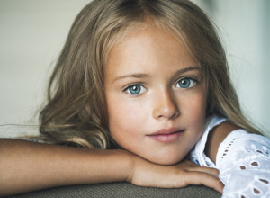 KRISTINA JE PROGLAŠENA ZA NAJLEPŠU DEVOJČICU NA SVETU, A SADA IMA 19 - a i dalje je kao živa lutka: Bez ijedne plastične operacije je zauvek broj 1