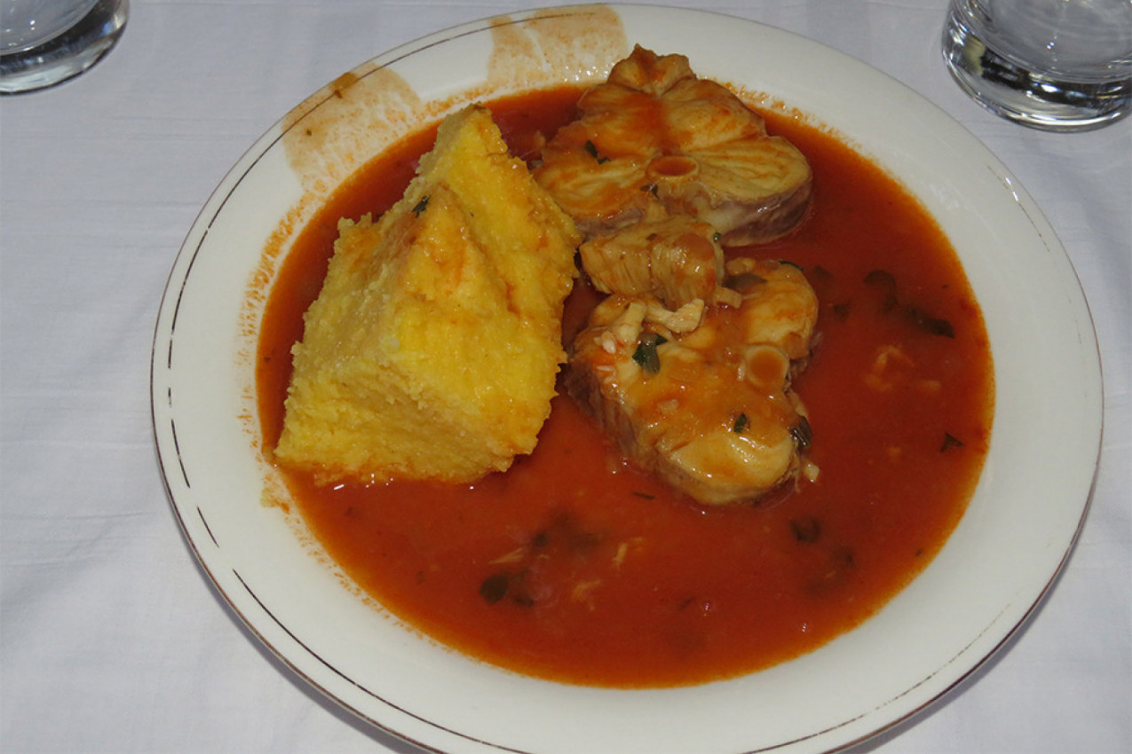 RIBLJI PAPRIKAŠ S PALENTOM JE IDEALAN POSNI RUČAK ZA CELU PORODICU: Za manje od 20 evra spremite pravi specijalitet!