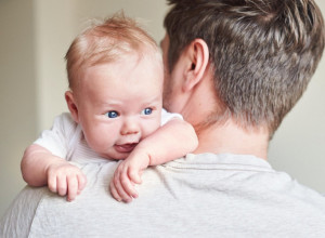 OSTAVILI SU SINA DEDI I NAPUSTILI DRŽAVU - a onda su počele da im stižu čudne poruke! Sve je isplanirano mnogo ranije!