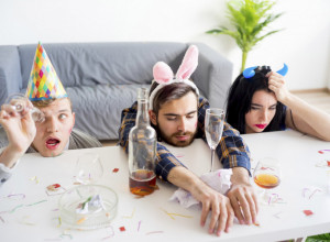 LEKAR OTKRIVA ŠTA MORATE DA JEDETE PRE ALKOHOLA KAKO BISTE IZBEGLI MAMURLUK: A jednu namirnicu bez koje ne možemo da zamislimo nijedan obrok treba IZBEGAVATI!