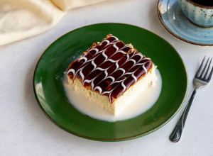 NAPRAVITE NAJSOČNIJI KOLAČ BISKVIT: Njega svi obožavaju, a evo kako ga zovemo u Srbiji